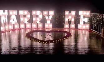Letras Gigantes De Marry Me Para Declaraciones De Matrimonio