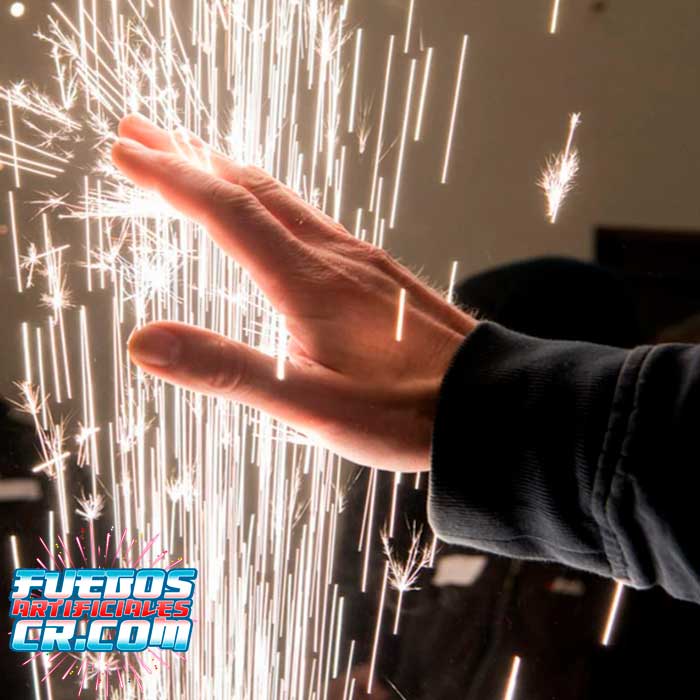 Máquina de Sparkular, no quema, no produce mucho humo, simulador de pólvora fría en Costa Rica, Fuegos Artificiales Cross